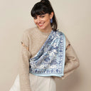 Carré de soie 67, Lyon Saint Vincent de l’Artiste Emilie Ettori – Bleu