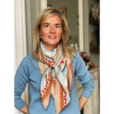 Carré en laine et soie 120 Gourmandise de Constance au pays de Bambi – Beige