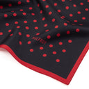 Carré de soie 49, Pois – Noir Rouge