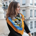 Carré en laine et soie 120 Façades Vénitiennes de l’artiste Anne du Planty – Jaune
