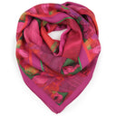 Carré en laine et soie 120 La Forêt de l’Artiste Thuy – Fuchsia