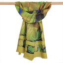 Echarpe en laine et soie 67x180 Virevolte de l’artiste Thuy – Kaki