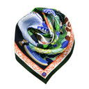 Carré de soie 67, Porcelaines d'Asie de l'artiste Lil Sire - Vert