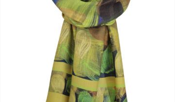 Echarpe en laine et soie 67×180 imprimée Virevolte de l’artiste Thuy – Kaki