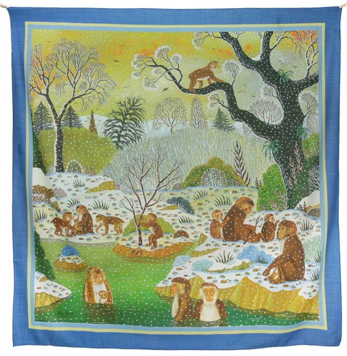 Carré en laine et soie 120 imprimée Les Macaques de l'Artiste Alain Thomas col 2 bleu