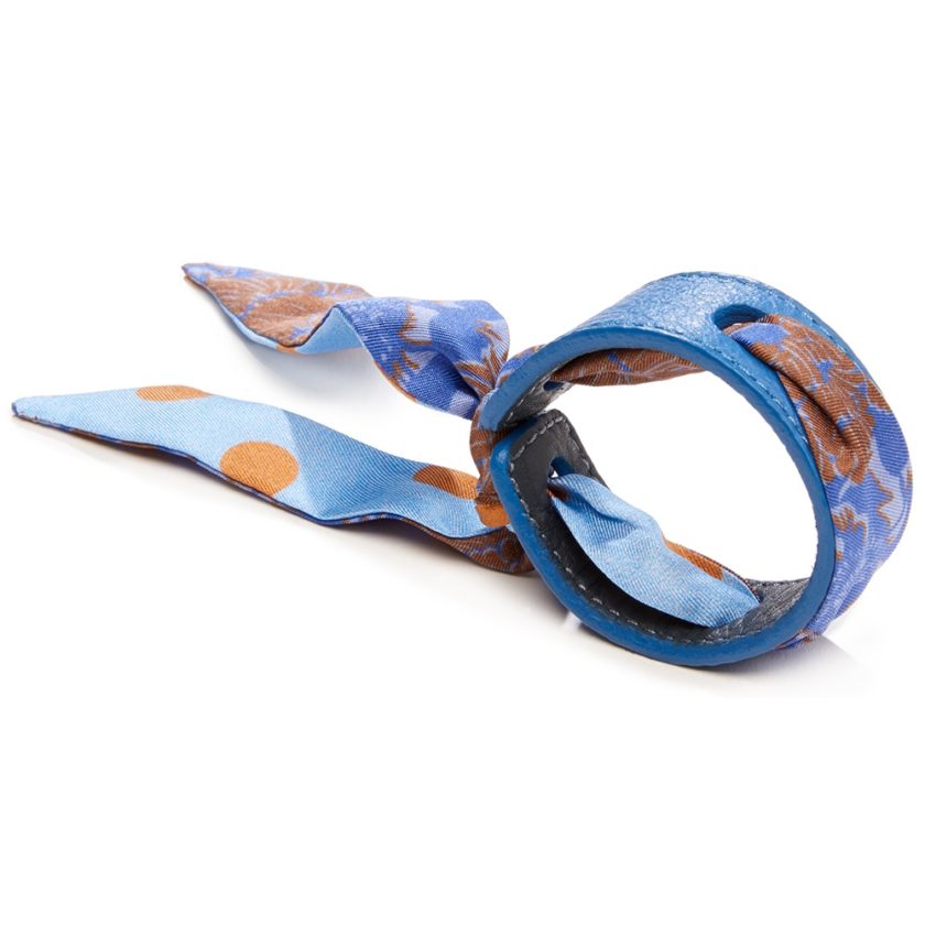 Bracelet Cuir et Lien en Twill de soie imprimé Pivoine et Gros Pois col 1 bleu caramel