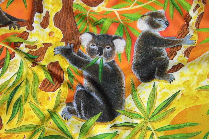Carré de soie, twill de soie imprimé Les Koalas de l'Artiste Alain Thomas col 3 noir