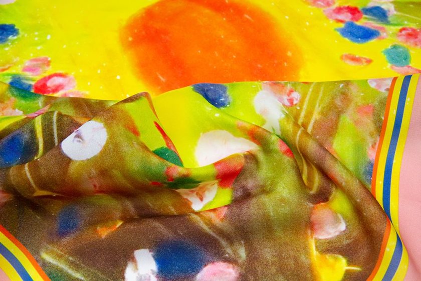 Carré de soie 67, Pongé de soie imprimé Clairière de l'Artiste Thuy Col 1 jaune