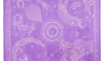 Carré de soie 67, twill de soie imprimé Zodiaque – Violet