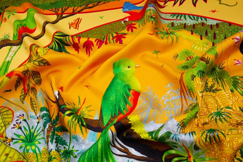 Carré de soie 90, twill de soie imprimé Quetzal au jardin d'Eden de l'artiste Alain Thomas - Orange