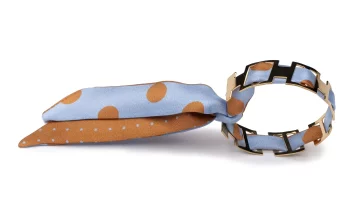 Bracelet doré et Lien en Twill de soie imprimé Pois – Bleu Ciel