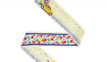 Bandeau de soie 6×86, twill de soie imprimé En voiture Simone de l’artiste Roxane Campoy – Jaune