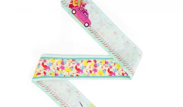 Bandeau de soie 6×86, twill de soie imprimé En voiture Simone de l’artiste Roxane Campoy – Bleu