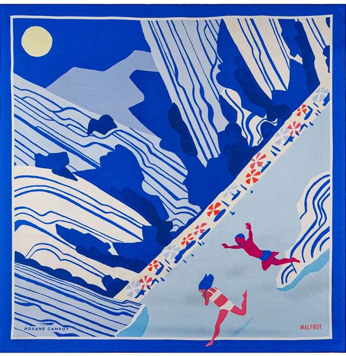 Carré de soie 67, pongé de soie imprimé Les Calanques de l'artiste Roxane Campoy - Bleu