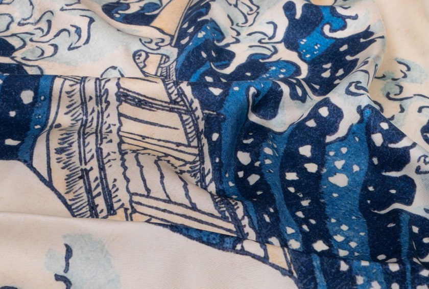 Carré de soie 90, twill de soie imprimé Katsushika Hokusaï, la vague - Bleu