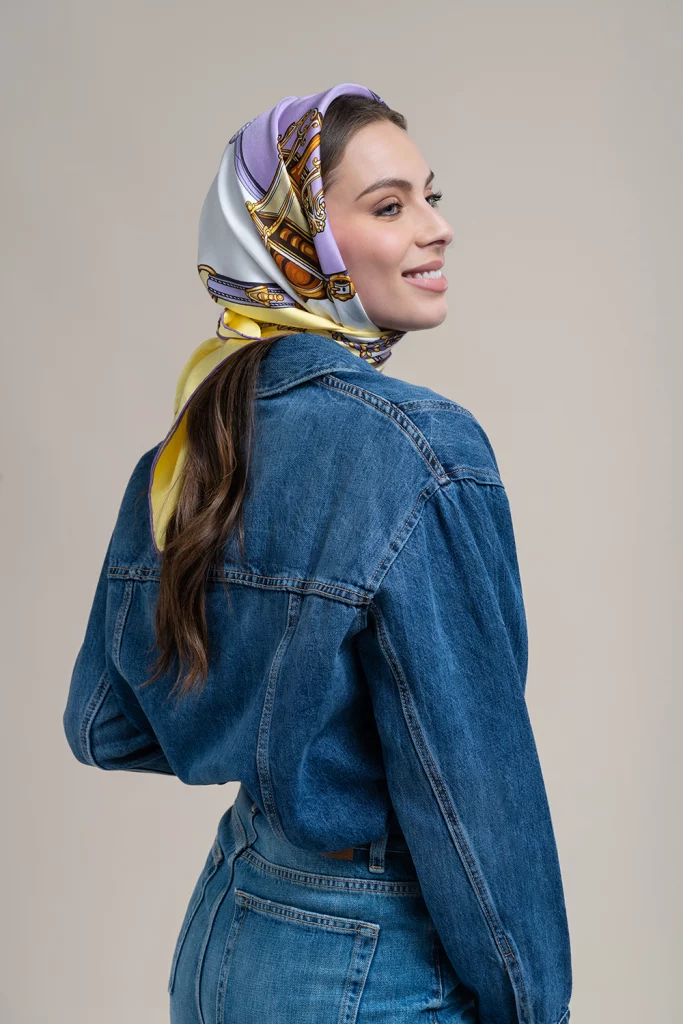 Carré en twill de soie 90 imprimé Brides et Frontaux - Jaune