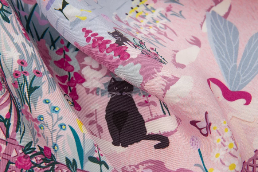 Carré de soie 90, twill de soie imprimé Secret garden - rose