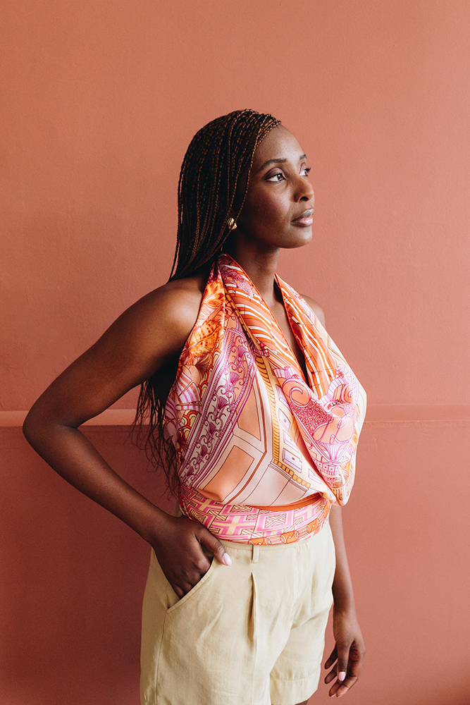 Carré de soie 90, twill de soie imprimé Joséphine Baker - orange