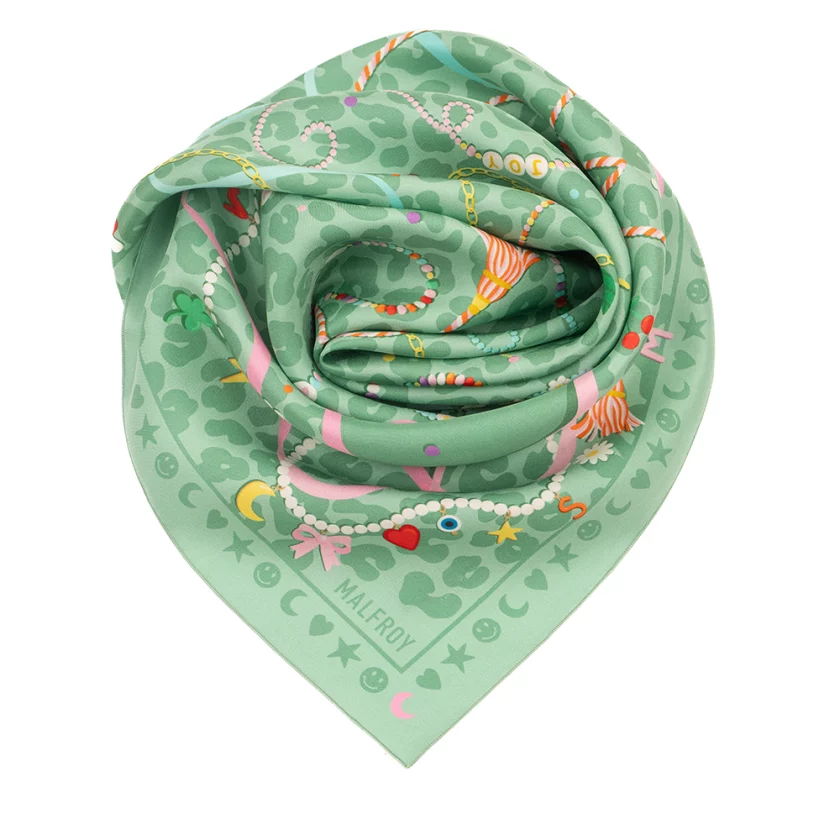 Carré de soie 67, twill de soie imprimé Lucky charms - vert sauge