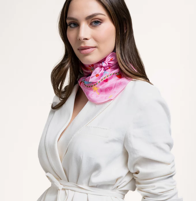Carré de soie 67, twill de soie imprimé Lucky charms - Rose