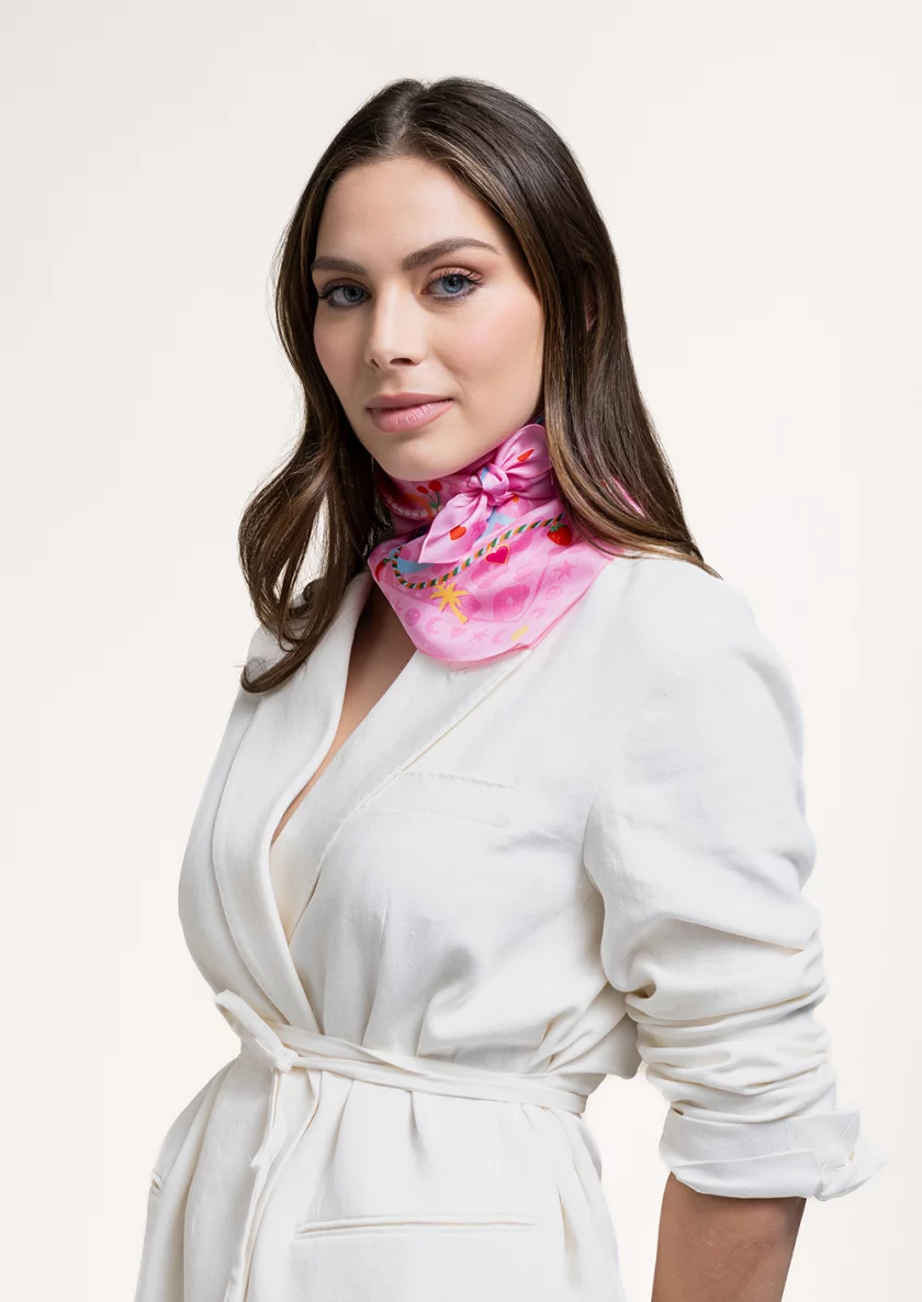 Carré de soie 67, twill de soie imprimé Lucky charms - Rose