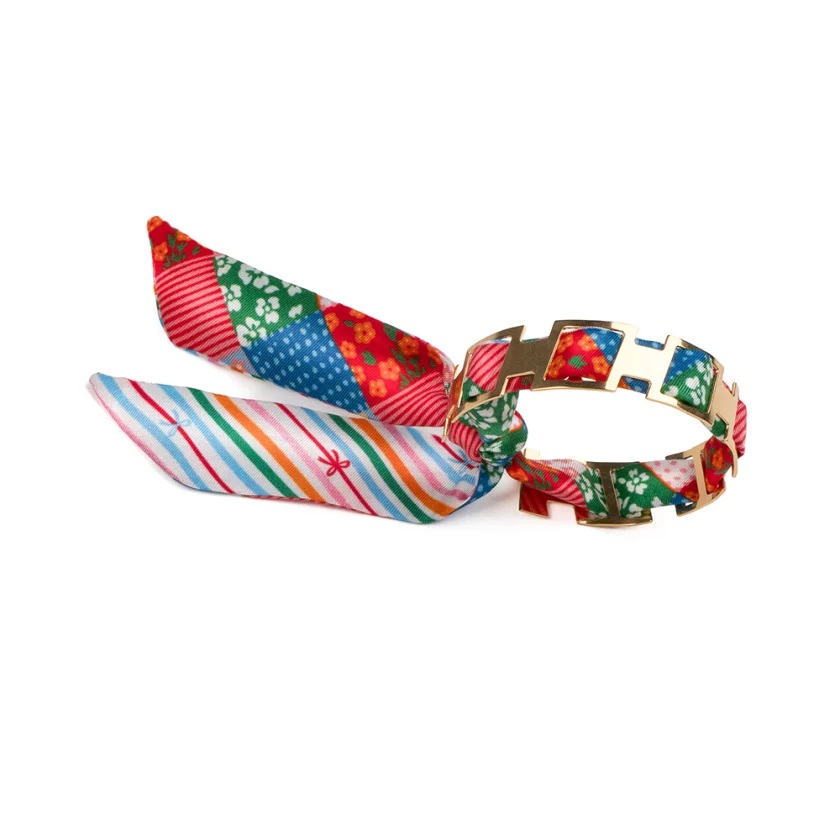 Bracelet doré et lien en twill de soie imprimé patchwork et rayures - Rouge rose bleu