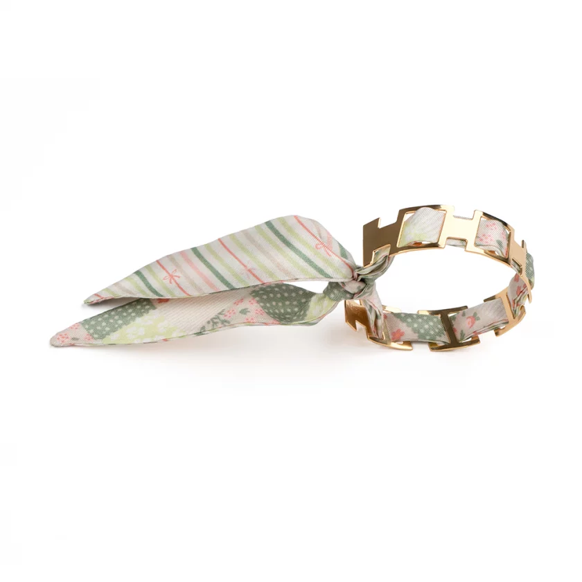 Bracelet doré et lien en twill de soie imprimé patchwork et rayures - Vert rose