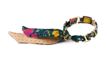 Bracelet doré et Lien en Twill de soie imprimé Liberty de l’artiste Victoria Ball – Vert