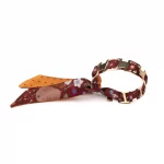 Bracelet doré et Lien en Twill de soie imprimé Liberty de l’artiste Victoria Ball – Bordeaux